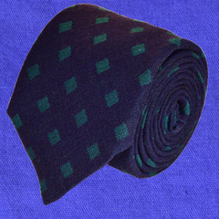 INDIGO-BLUE WOOL NECKTIE HANDMADE IN ITALY, DIAMOND PATTERNS IN PARADISO GREEN, BASKETWEAVE FABRIC - CRAVATTA IN LANA FATTA A MANO IN ITALIA, BLU INDIGO CON ROMBI VERDE PARADISO, FINITURA A CANESTRO - TIESHOPROMA