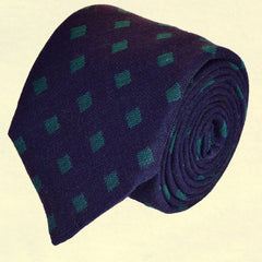 INDIGO-BLUE WOOL NECKTIE HANDMADE IN ITALY, DIAMOND PATTERNS IN PARADISO GREEN, BASKETWEAVE FABRIC - CRAVATTA IN LANA FATTA A MANO IN ITALIA, BLU INDIGO CON ROMBI VERDE PARADISO, FINITURA A CANESTRO - TIESHOPROMA