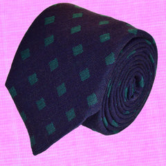 INDIGO-BLUE WOOL NECKTIE HANDMADE IN ITALY, DIAMOND PATTERNS IN PARADISO GREEN, BASKETWEAVE FABRIC - CRAVATTA IN LANA FATTA A MANO IN ITALIA, BLU INDIGO CON ROMBI VERDE PARADISO, FINITURA A CANESTRO - TIESHOPROMA